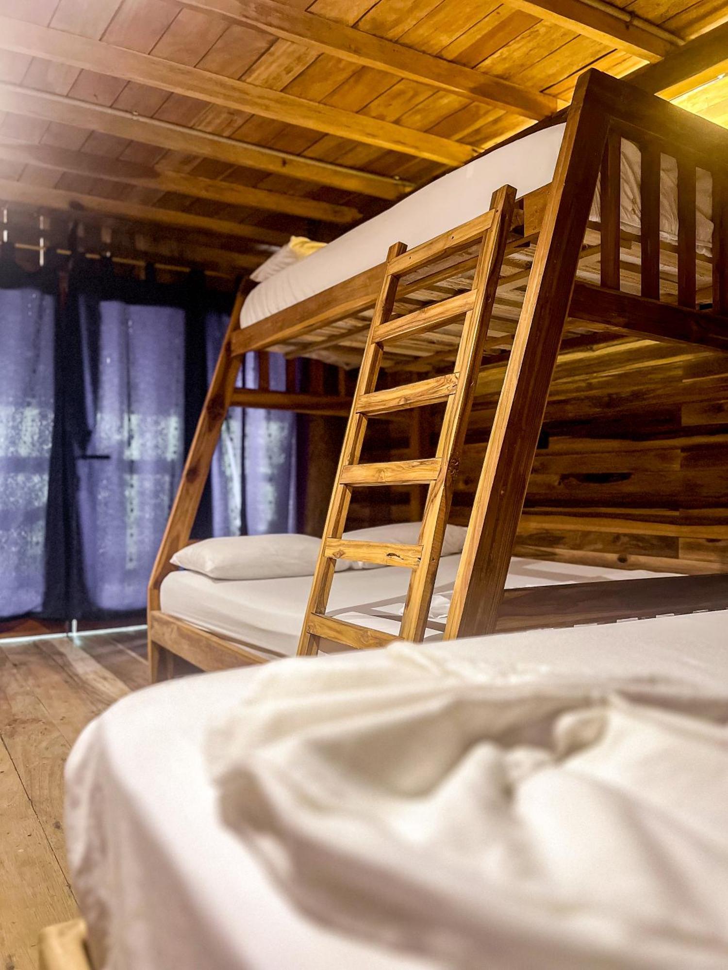 Hostal Mocambo Beach Гуачака Экстерьер фото