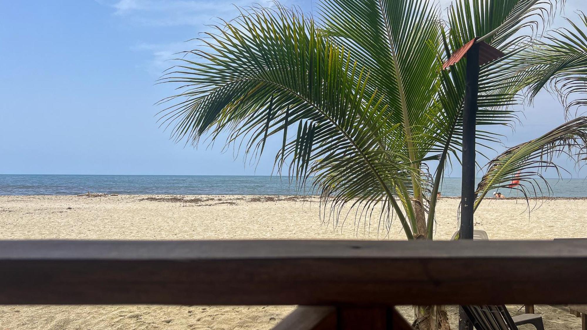 Hostal Mocambo Beach Гуачака Экстерьер фото